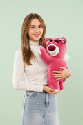 Peluche Lotso Oso Rosa "Dulce Fresa" – Compañero de Peluche Ultra Suave