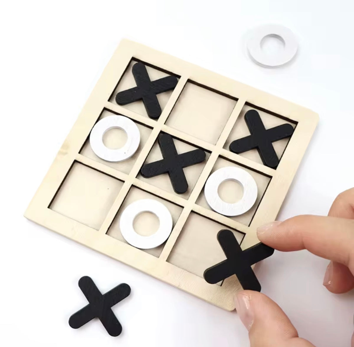 Juego de Tic-Tac-Toe Educativo de Madera 3D - Estrategia y Ecología, Nómada